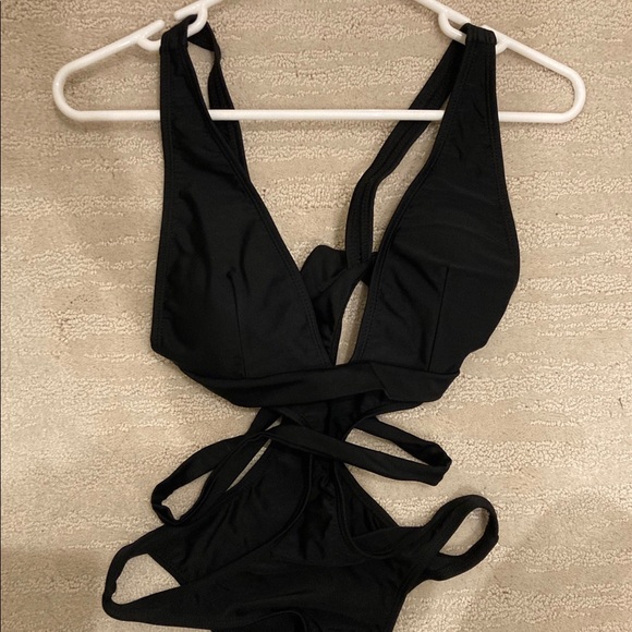Sexy Black One-Piece Swimsuit - Picture 2 of 2